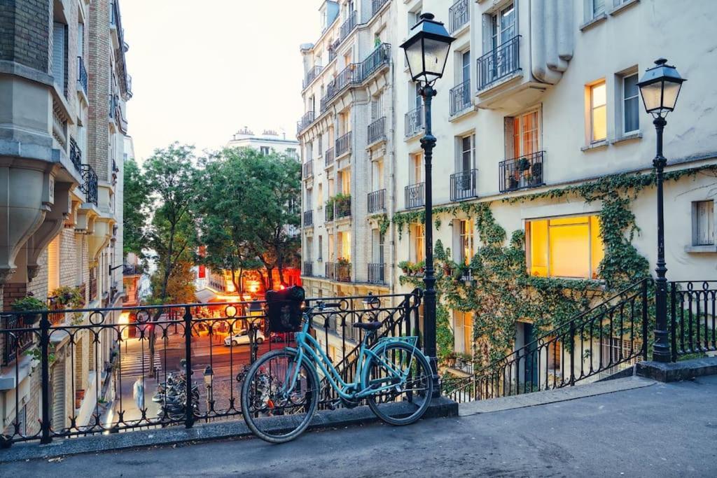 Relax In A Stylish Flat In Montmartre Apartment Париж Екстериор снимка