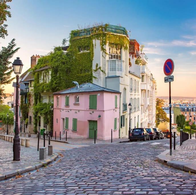Relax In A Stylish Flat In Montmartre Apartment Париж Екстериор снимка