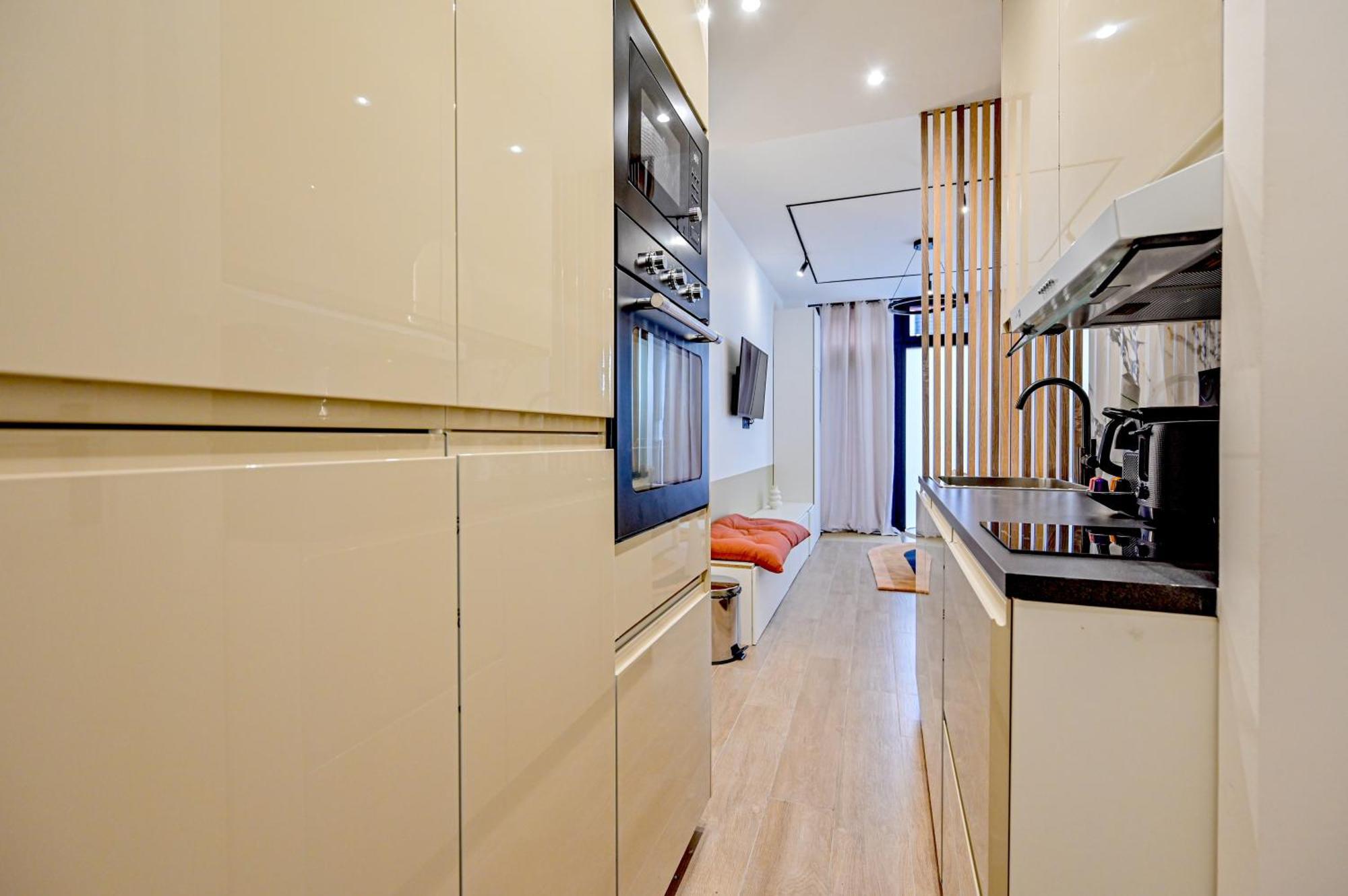 Relax In A Stylish Flat In Montmartre Apartment Париж Екстериор снимка