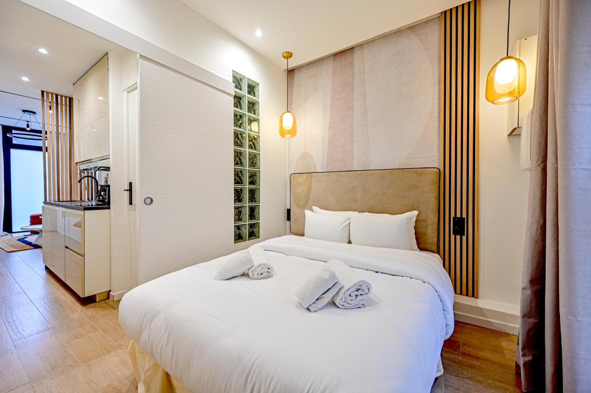 Relax In A Stylish Flat In Montmartre Apartment Париж Екстериор снимка