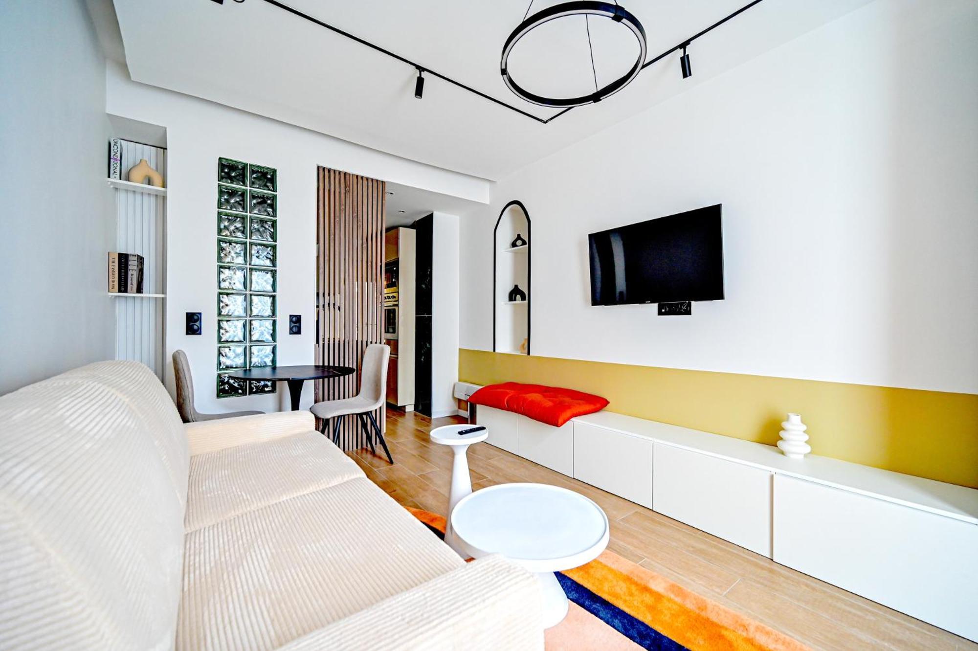 Relax In A Stylish Flat In Montmartre Apartment Париж Екстериор снимка