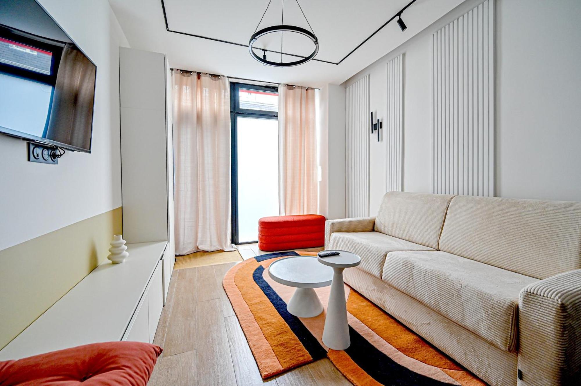 Relax In A Stylish Flat In Montmartre Apartment Париж Екстериор снимка